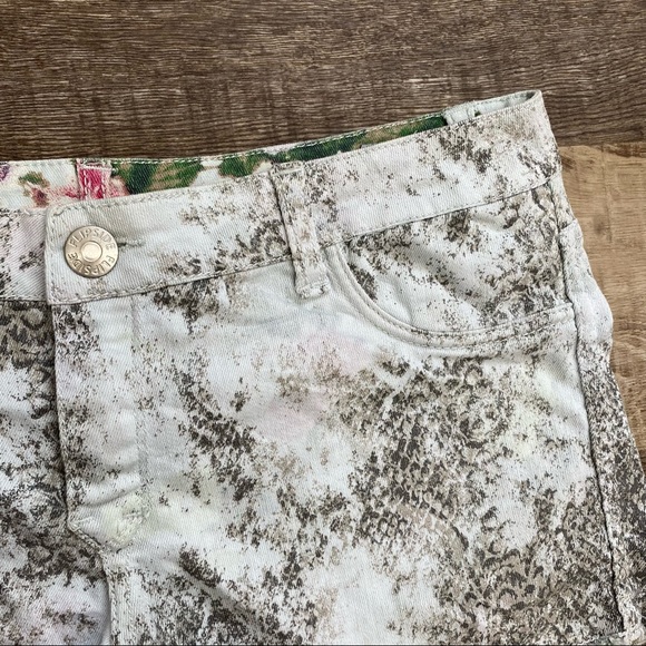 Flipside Reversible Shorts - Picture 10 of 14